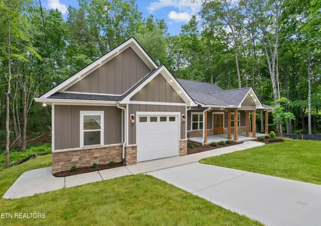 Photo 3 of Single family home for sale at 25 Andover Ln, Crossville, TN 38558 | MLS# 3243750 | Listing updated on 2026-10-08