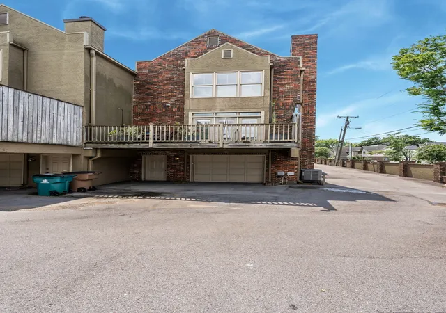 Homes for sale in Nashville, TN | 2828 Woodlawn Dr, Nashville, TN 37215 | MLS# 3217597