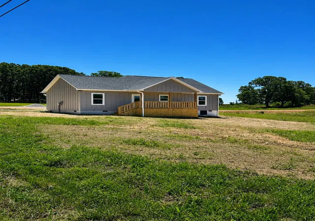 1st image of 1106 Baker Ln, Lawrenceburg, TN 38464 | MLS# 3218120