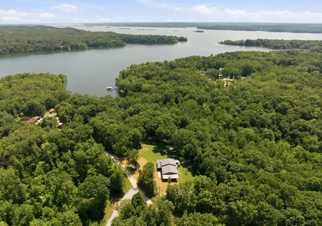 Homes for sale in Dover, TN | 570 Bobcat Trail, Dover, TN 37058 | MLS# 3239697