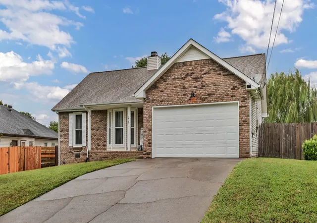 2nd image of 203 Parrot Dr, Clarksville, TN 37042 | MLS# 3519053
