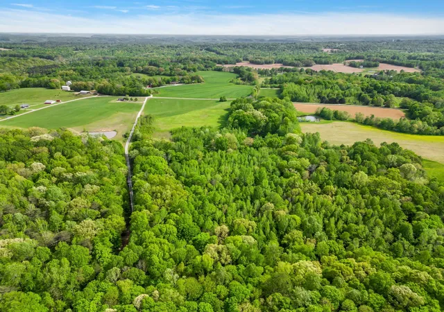 Homes for sale in Chapmansboro, TN | 2 Poplar Ridge Rd, Chapmansboro, TN 37035 | MLS# 3217594