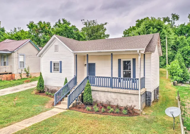 Photo 1 of Single family home for sale at 945 Clark St, Clarksville, TN 37040 | MLS# 3220008 | Listing updated on 2026-09-26