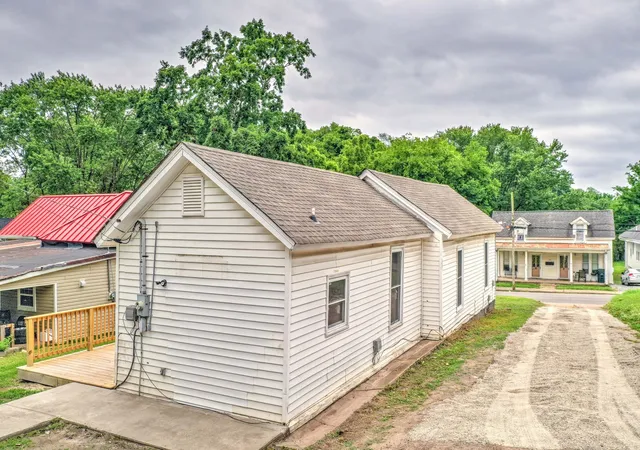 Photo 4 of Single family home for sale at 945 Clark St, Clarksville, TN 37040 | MLS# 3220008 | Listing updated on 2026-09-26