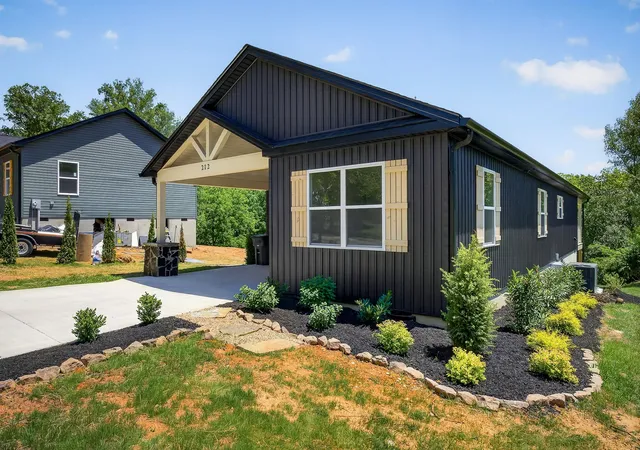 Photo 2 of Single family home for sale at 212 Twin Oaks Rd, Mc Minnville, TN 37110 | MLS# 3220102 | Listing updated on 2026-08-20