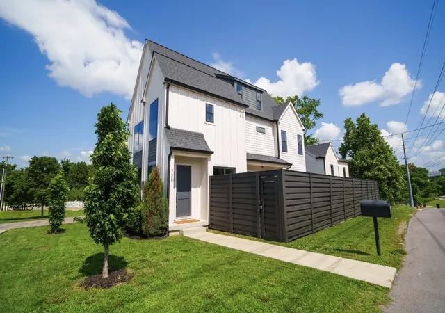 3rd image of 725 Park Cir, Nashville, TN 37205 | MLS# 3217907