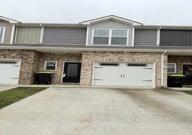 Photo 3 of Townhouse for sale at 360 Fallow Cir, Clarksville, TN 37040 | MLS# 3218166 | Listing updated on 2026-08-18