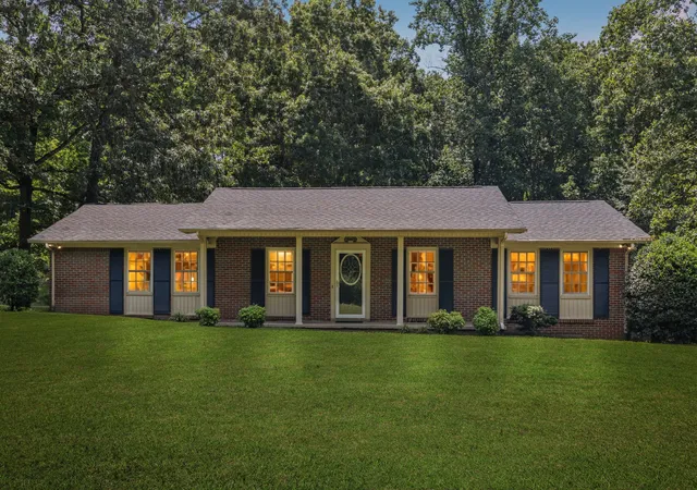 Photo 2 of Single family home for sale at 106 Dogwood Cir, Waverly, TN 37185 | MLS# 3218075 | Listing updated on 2026-09-15