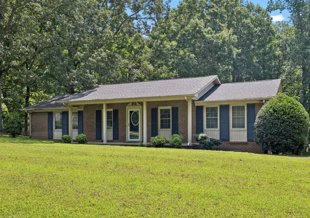 Photo 3 of Single family home for sale at 106 Dogwood Cir, Waverly, TN 37185 | MLS# 3218075 | Listing updated on 2026-09-15