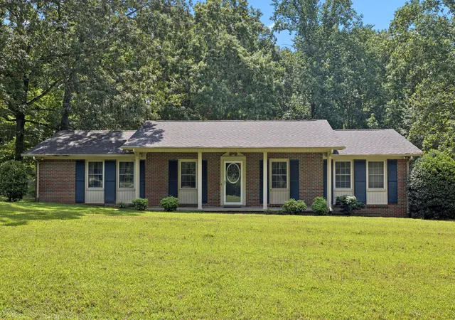 Photo 3 of Single family home for sale at 106 Dogwood Cir, Waverly, TN 37185 | MLS# 3218075 | Listing updated on 2026-09-15