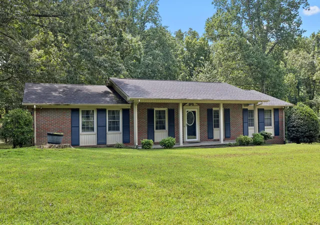 Homes for sale in Waverly, TN | 106 Dogwood Cir, Waverly, TN 37185 | MLS# 3218075