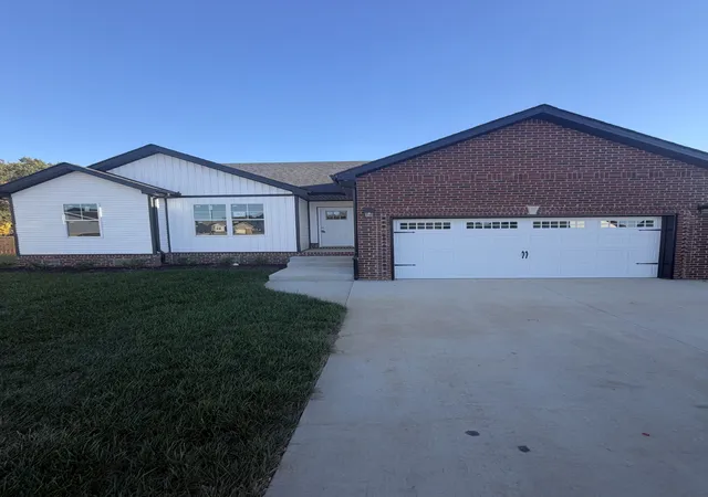 Single family home for sale at 40 Echo Ridge, Oak Grove, KY 42262 | MLS# 3218070