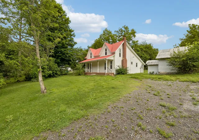 Homes for sale in Pleasant Shade, TN | 15 Sloan Branch Rd, Pleasant Shade, TN 37145 | MLS# 3220026