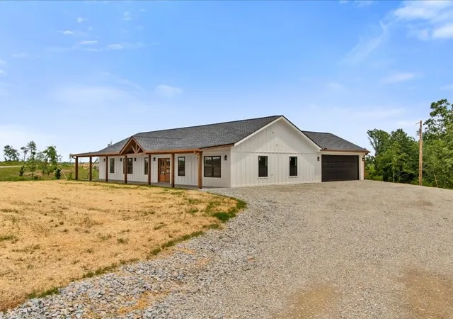 Photo 4 of Single family home for sale at 1461 Little Swan Crk, Hohenwald, TN 38462 | MLS# 3225156 | Listing updated on 2026-08-18