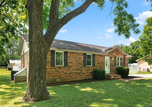 4th image of 1223 Main St, Pleasant View, TN 37146 | MLS# 3219921