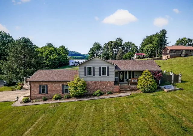 2nd image of 317 Findlay Subdivision Rd, Sparta, TN 38583 | MLS# 3219895