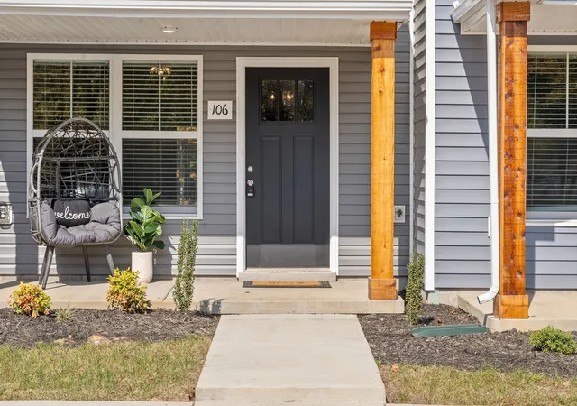 Photo 3 of Townhouse for sale at 106 Quarry Point Dr, Clarksville, TN 37043 | MLS# 3220106 | Listing updated on 2026-08-26