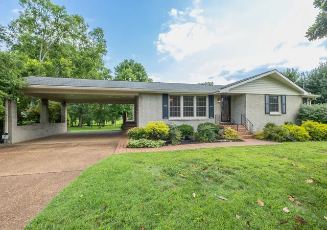 Photo 3 of Single family home for sale at 182 Cherokee Rd, Hendersonville, TN 37075 | MLS# 3251460 | Listing updated on 2026-09-15