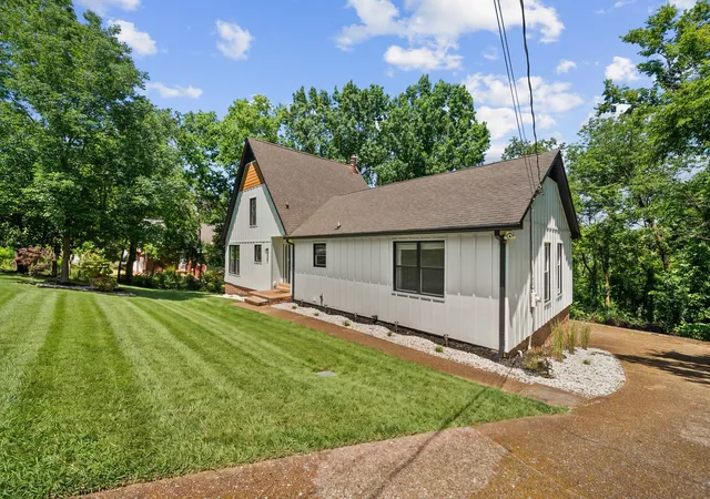 Photo 3 of Single family home for sale at 145 Forest Trl, Brentwood, TN 37027 | MLS# 3298145 | Listing updated on 2026-09-30