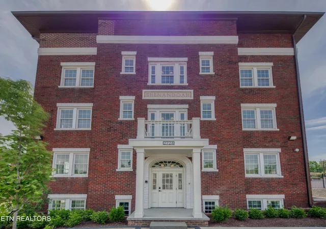 33rd image of 2724 E Magnolia Ave #402, Knoxville, TN 37914 | MLS# 3220323