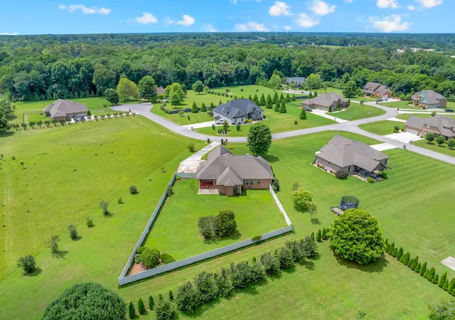 Homes for sale in Winchester, TN | 37 Pond Field Ct, Winchester, TN 37398 | MLS# 3231921