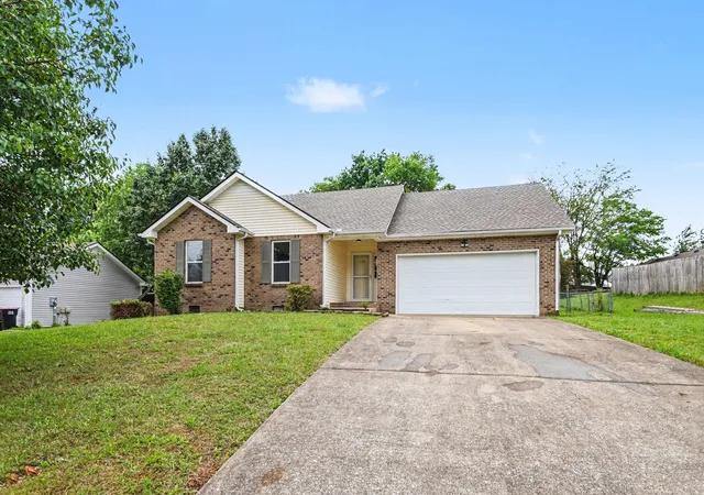 Homes for sale in Clarksville, TN | 1774 Cabana Dr Ne, Clarksville, TN 37042 | MLS# 3224786