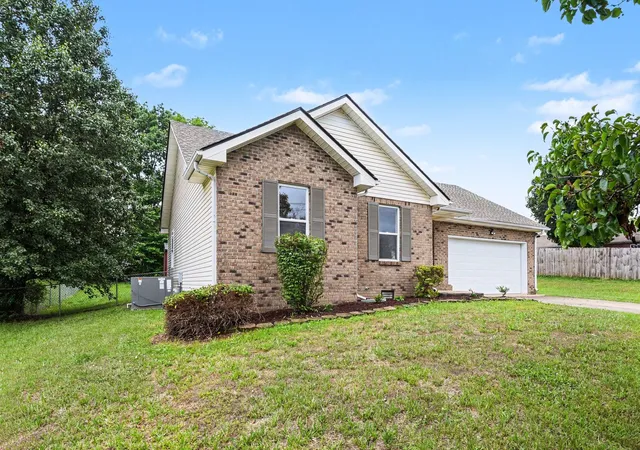 Homes for sale in Clarksville, TN | 1774 Cabana Dr Ne, Clarksville, TN 37042 | MLS# 3224786