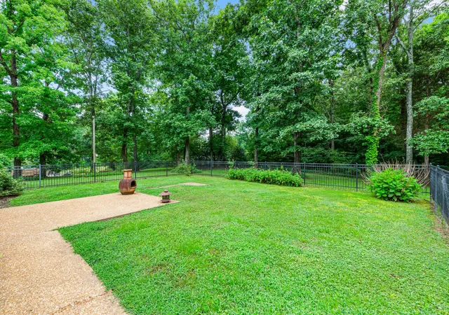 Homes for sale in Paris, TN | 65 King Arthur Dr, Paris, TN 38242 | MLS# 3220393