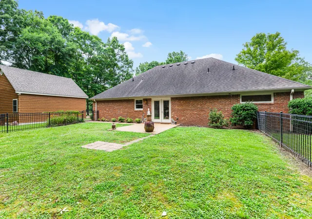 Homes for sale in Paris, TN | 65 King Arthur Dr, Paris, TN 38242 | MLS# 3220393