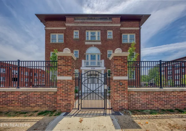 3rd image of 2730 E Magnolia Ave, Knoxville, TN 37914