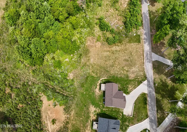 3rd image of 1919 Lakewood Dr, Morristown, TN 37814 | MLS# 3220421