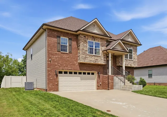 Photo 4 of Single family home for sale at 340 Chase Dr, Clarksville, TN 37043 | MLS# 3225339 | Listing updated on 2026-10-25