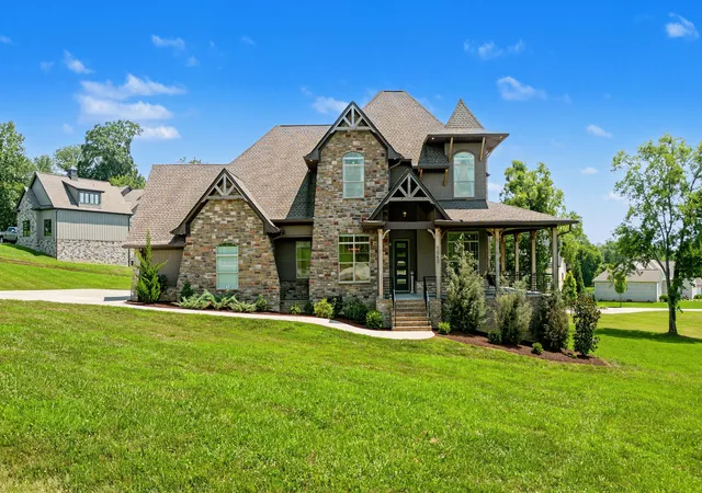 Photo 3 of Single family home for sale at 1043 Emerald Valley Dr, Castalian Springs, TN 37031 | MLS# 3220517 | Listing updated on 2026-08-26