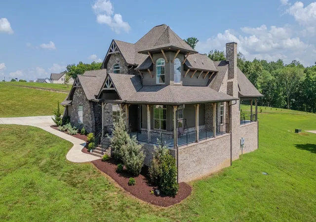 Homes for sale in Castalian Springs, TN | 1043 Emerald Valley Dr, Castalian Springs, TN 37031 | MLS# 3220517