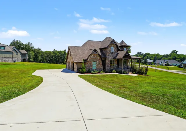 Photo 3 of Single family home for sale at 1043 Emerald Valley Dr, Castalian Springs, TN 37031 | MLS# 3220517 | Listing updated on 2026-08-26