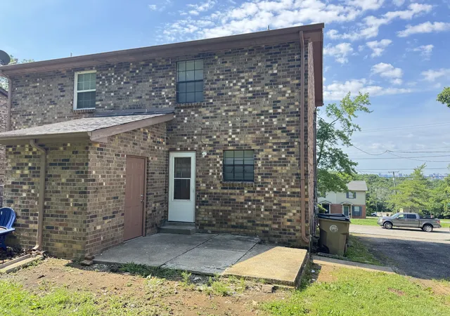Photo 3 of Single family home for sale at 3010 Conviser Dr, Nashville, TN 37207 | MLS# 3228820 | Listing updated on 2026-08-25