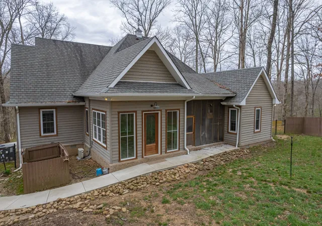 Photo 3 of Single family home for sale at 550 Laurel Crown Rd, Manchester, TN 37355 | MLS# 3220595 | Listing updated on 2026-10-08