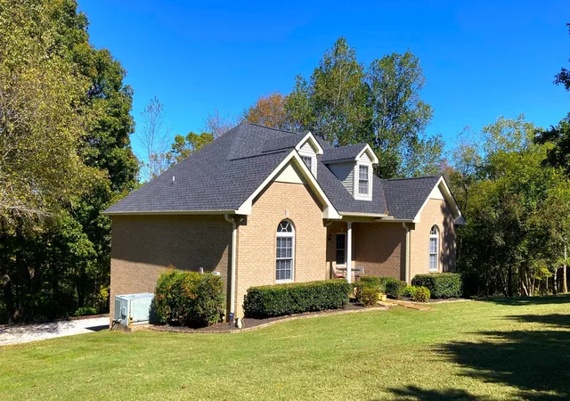 Homes for sale in Burns, TN | 1225 Meeks Cemetery Rd, Burns, TN 37029 | MLS# 3262635