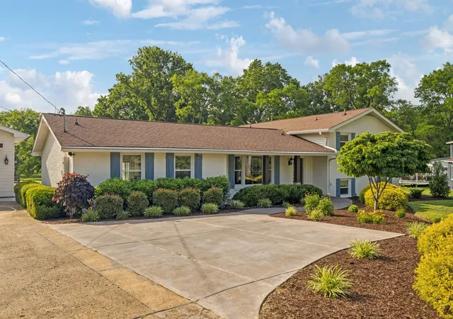 Photo 4 of Single family home for sale at 192 Cherokee Rd, Hendersonville, TN 37075 | MLS# 3233183 | Listing updated on 2026-09-21