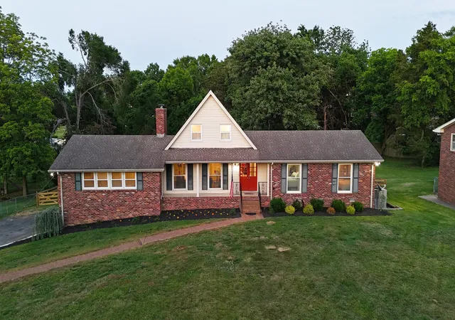 2nd image of 105 Highlander Dr, Hendersonville, TN 37075 | MLS# 3224695