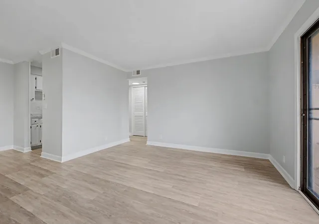 Listing Photo 5 - Condo for sale in building located at 420 Walton Ln, Madison, TN 37115 - Unit #J47