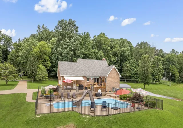 Homes for sale in Erin, TN | 915 Rocky Hollow Rd, Erin, TN 37061 | MLS# 3228594