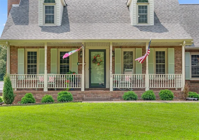 Homes for sale in Erin, TN | 915 Rocky Hollow Rd, Erin, TN 37061 | MLS# 3228594