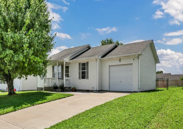 1st image of 809 Stableford Rd, Oak Grove, KY 42262 | MLS# 3245793