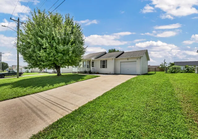 Photo 3 of Single family home for sale at 809 Stableford Rd, Oak Grove, KY 42262 | MLS# 3245793 | Listing updated on 2026-09-29
