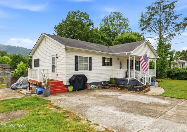 Homes for sale in Rocky Top, TN | 1001 Vivian Ave, Rocky Top, TN 37769 | MLS# 3229092