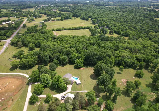 2nd image of 2701 Midland Rd, Shelbyville, TN 37160 | MLS# 3221253