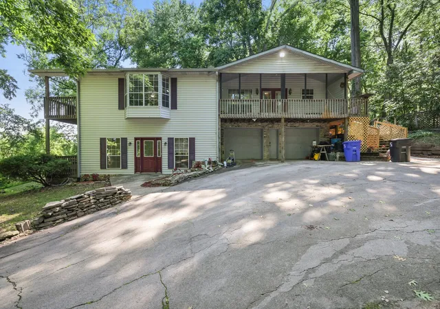 Photo 2 of Single family home for sale at 1153 Bear Crk Pike, Columbia, TN 38401 | MLS# 3245887 | Listing updated on 2026-08-11