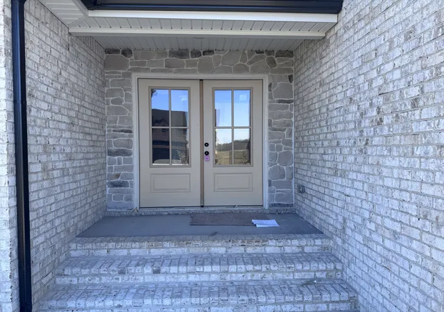 Photo 3 of Single family home for sale at 913 Bankside Dr, Clarksville, TN 37043 | MLS# 3224649 | Listing updated on 2026-10-24