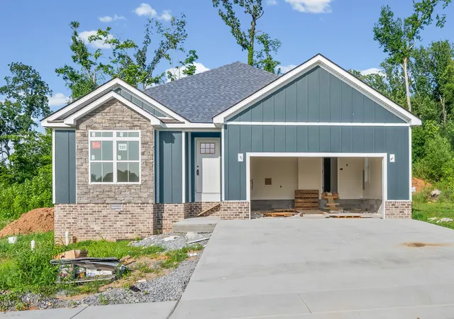 Homes for sale in Clarksville, TN | 979 Bankside Dr, Clarksville, TN 37043 | MLS# 3224644